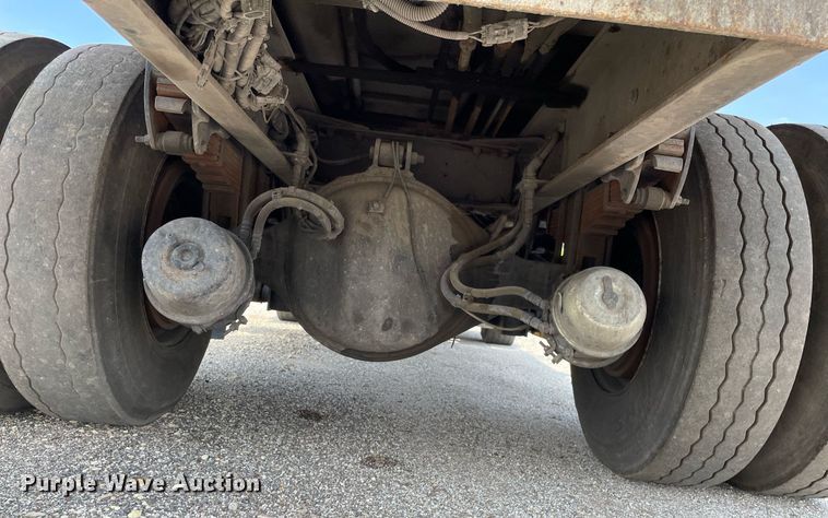 image for item LY9653 2013 Peterbilt 320  refuse truck