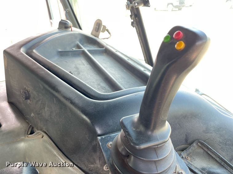 image for item LY9653 2013 Peterbilt 320  refuse truck