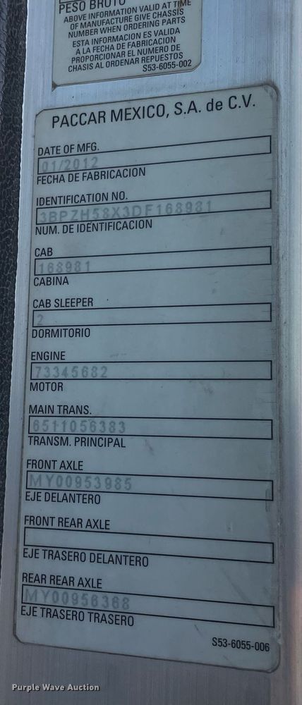 image for item LY9653 2013 Peterbilt 320  refuse truck