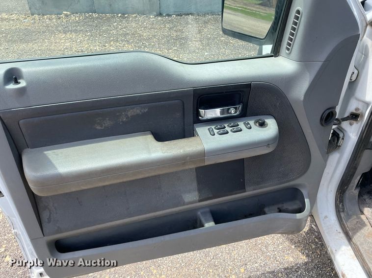 image for item LY9655 2005 Ford F150  SuperCab pickup truck