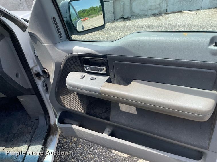 image for item LY9655 2005 Ford F150  SuperCab pickup truck