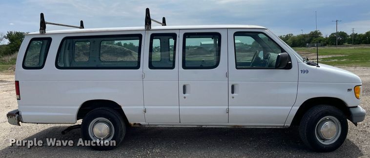 image for item LY9656 2001 Ford Econoline E250  van