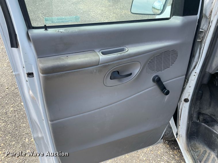 image for item LY9656 2001 Ford Econoline E250  van
