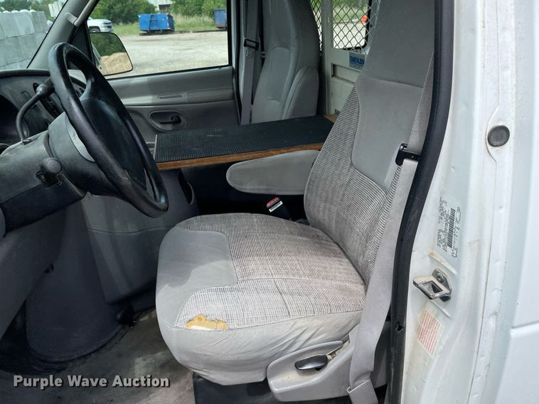 image for item LY9656 2001 Ford Econoline E250  van