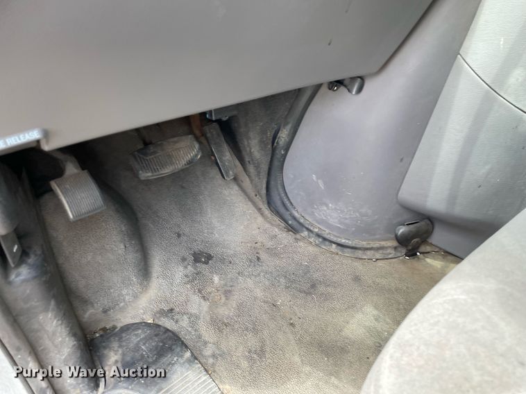 image for item LY9656 2001 Ford Econoline E250  van