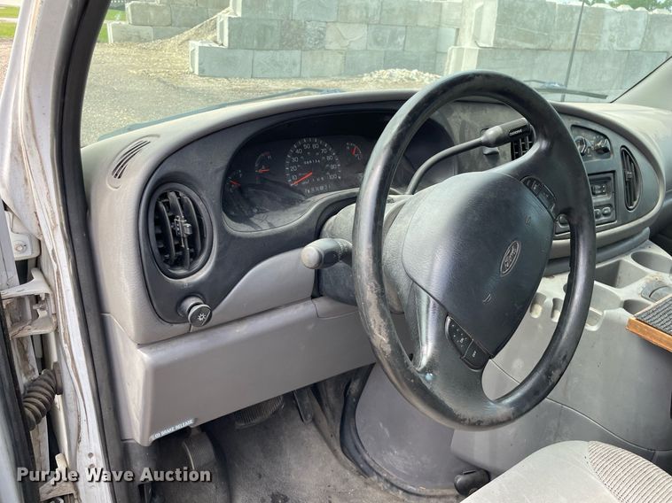 image for item LY9656 2001 Ford Econoline E250  van