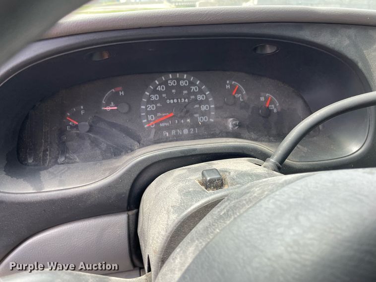 image for item LY9656 2001 Ford Econoline E250  van