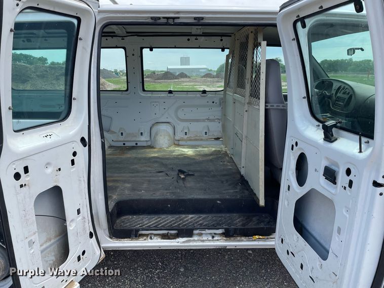 image for item LY9656 2001 Ford Econoline E250  van