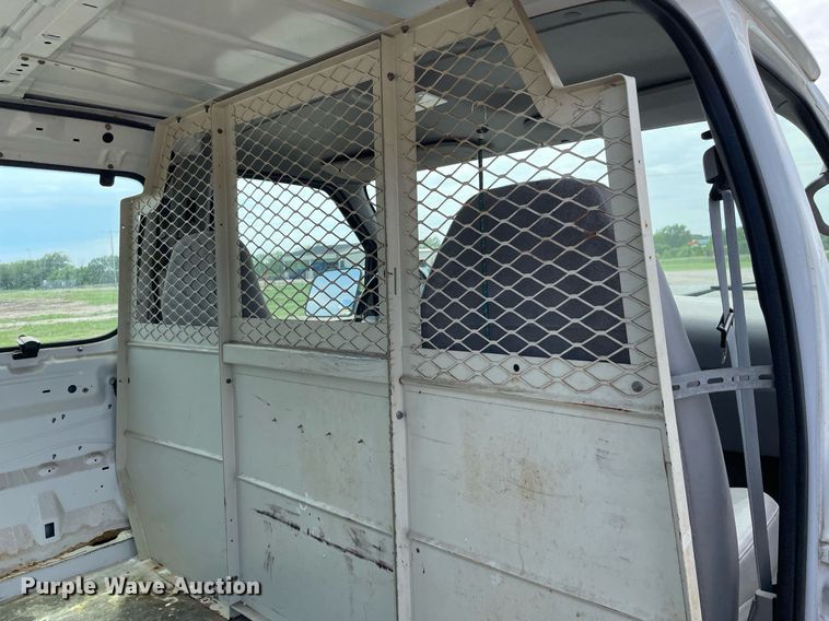 image for item LY9656 2001 Ford Econoline E250  van