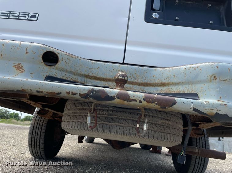 image for item LY9656 2001 Ford Econoline E250  van