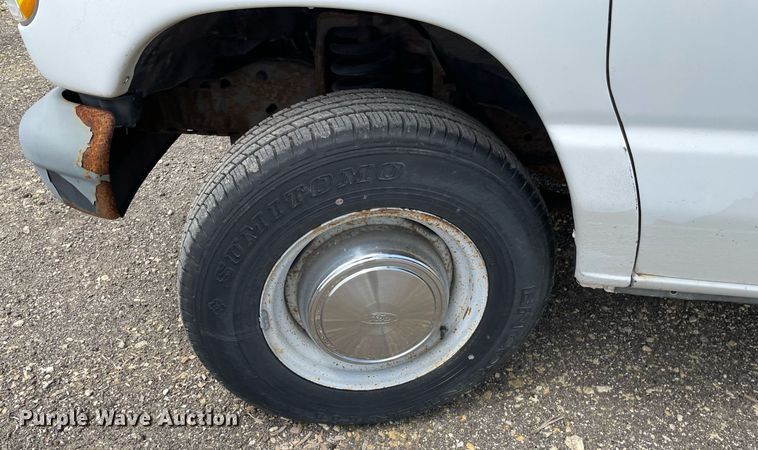 image for item LY9656 2001 Ford Econoline E250  van