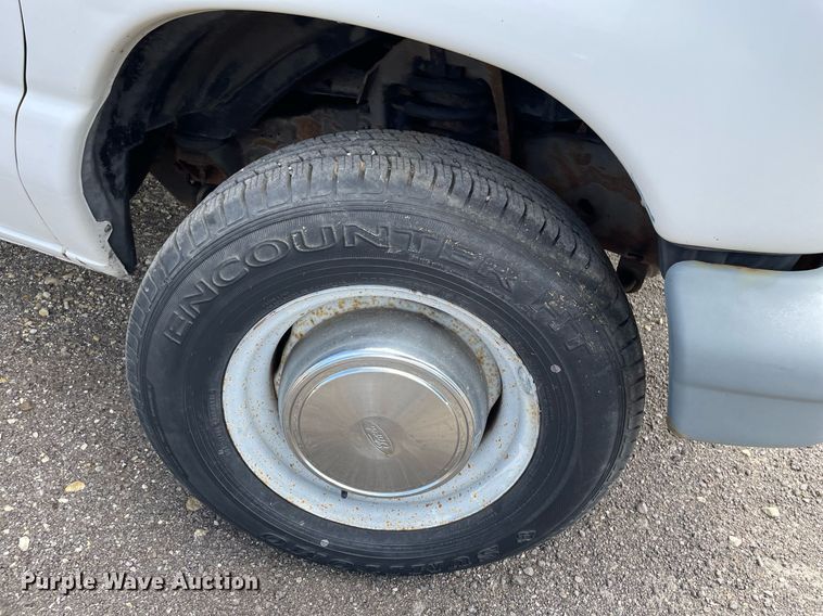 image for item LY9656 2001 Ford Econoline E250  van