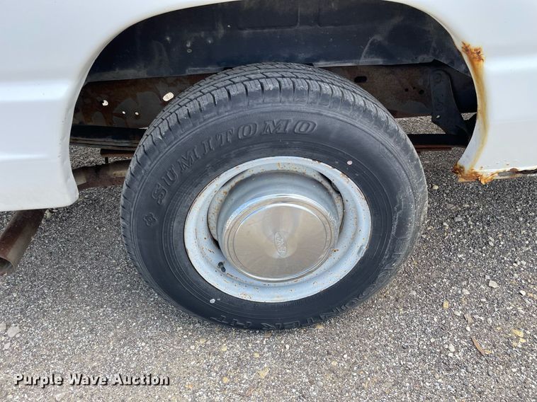 image for item LY9656 2001 Ford Econoline E250  van