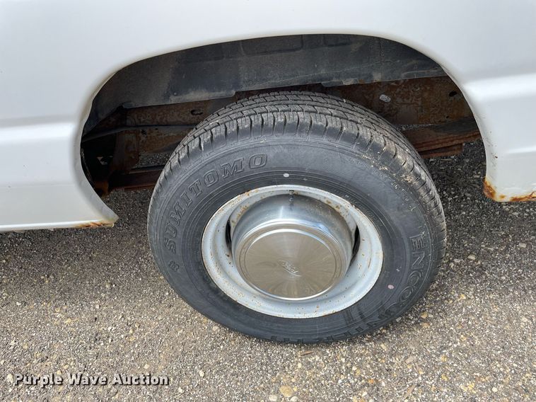 image for item LY9656 2001 Ford Econoline E250  van