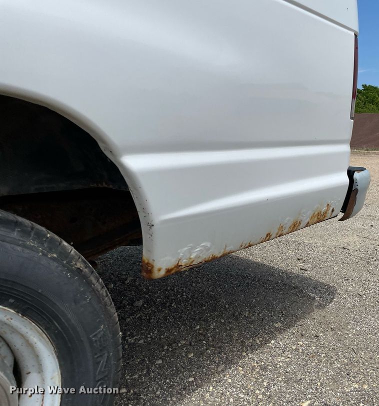 image for item LY9656 2001 Ford Econoline E250  van