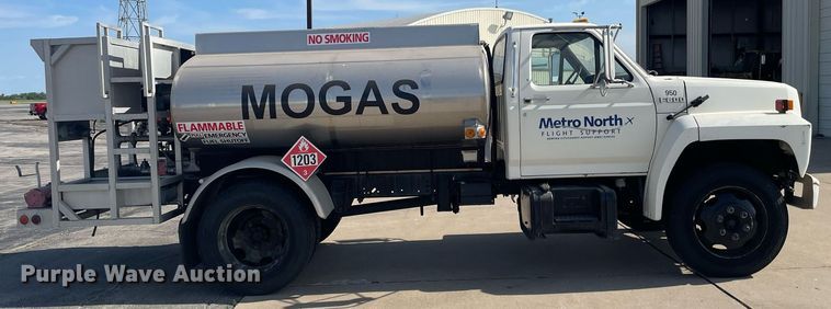 image for item LY9666 1990 Ford F600  fuel truck
