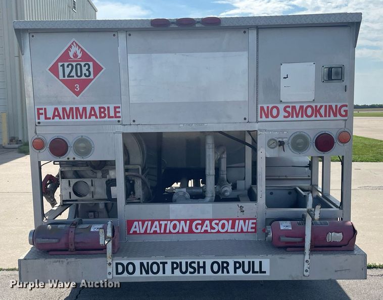 image for item LY9666 1990 Ford F600  fuel truck