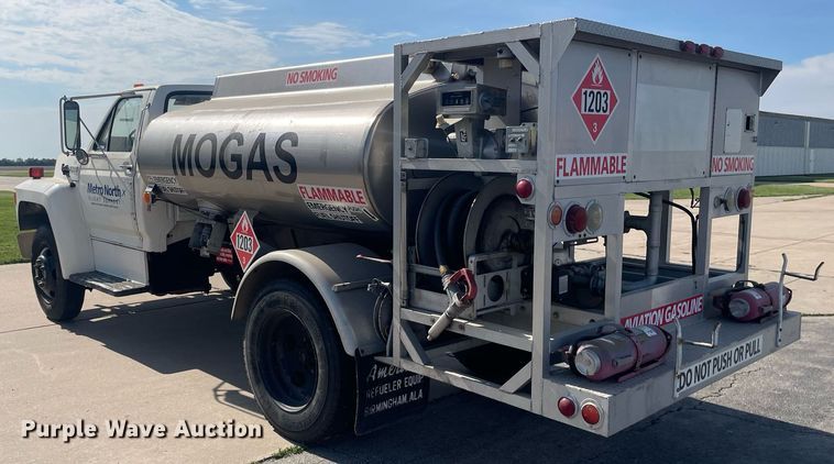 image for item LY9666 1990 Ford F600  fuel truck