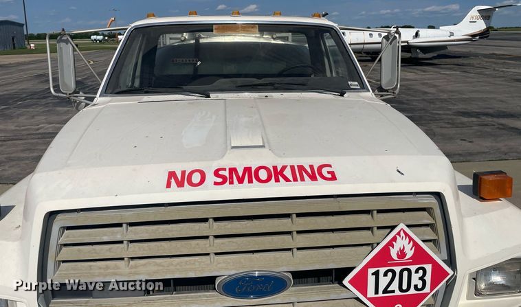 image for item LY9666 1990 Ford F600  fuel truck