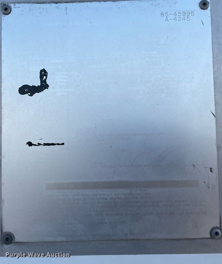 image for item LY9666 1990 Ford F600  fuel truck