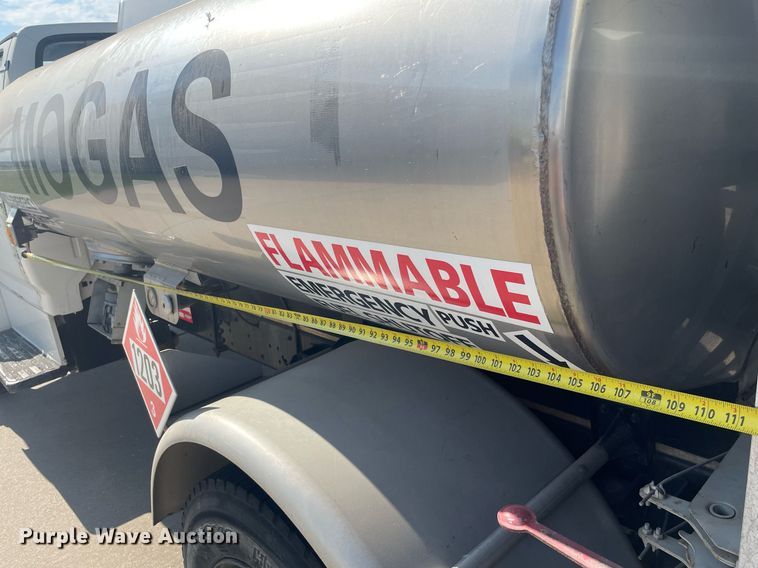 image for item LY9666 1990 Ford F600  fuel truck