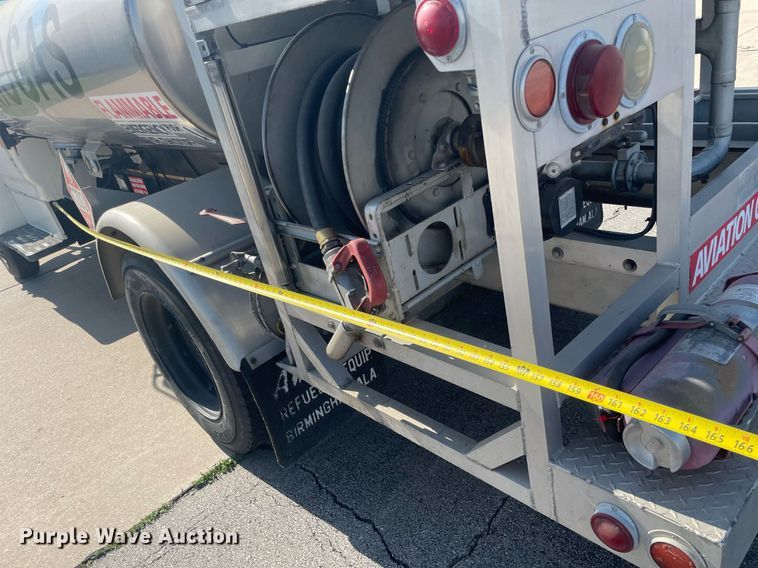 image for item LY9666 1990 Ford F600  fuel truck