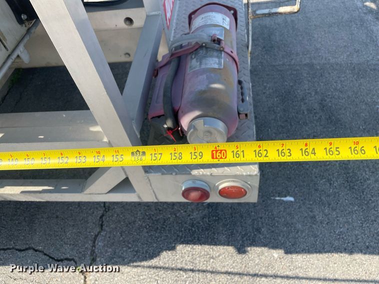 image for item LY9666 1990 Ford F600  fuel truck