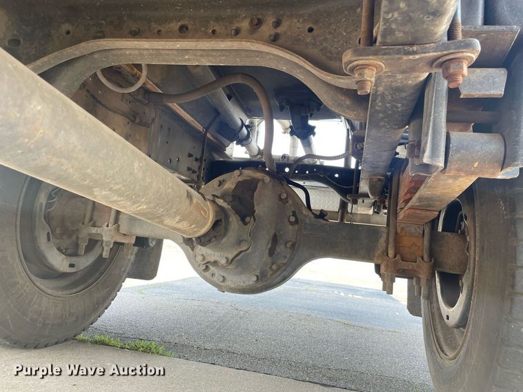 image for item LY9666 1990 Ford F600  fuel truck