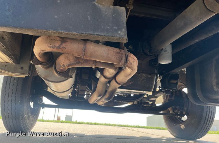 image for item LY9666 1990 Ford F600  fuel truck