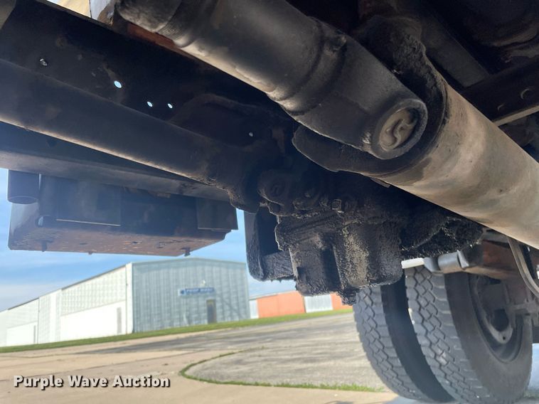 image for item LY9666 1990 Ford F600  fuel truck