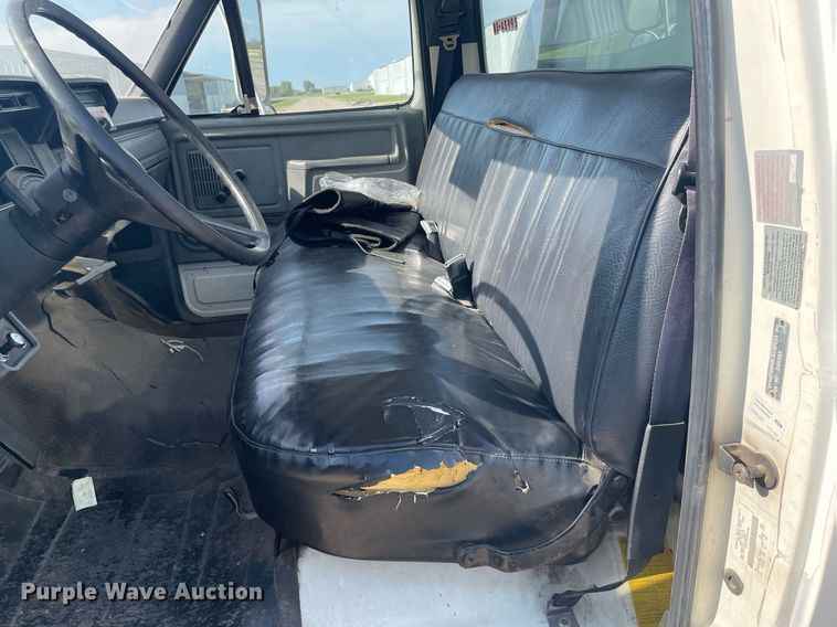 image for item LY9666 1990 Ford F600  fuel truck