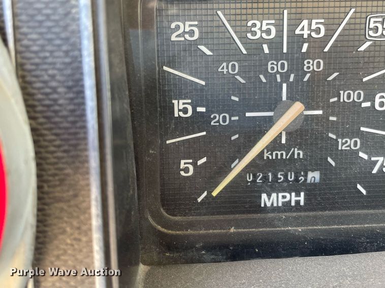 image for item LY9666 1990 Ford F600  fuel truck