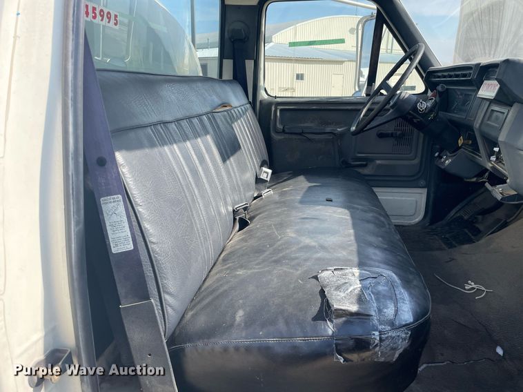 image for item LY9666 1990 Ford F600  fuel truck