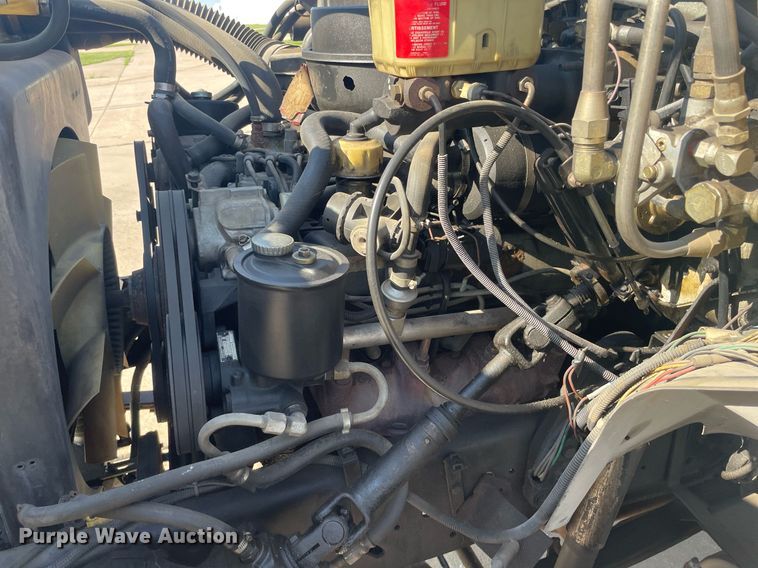 image for item LY9666 1990 Ford F600  fuel truck