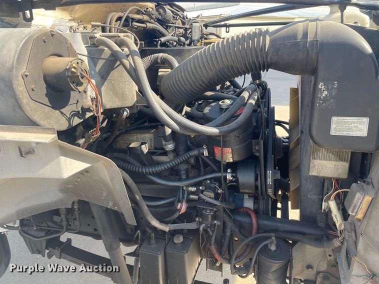 image for item LY9666 1990 Ford F600  fuel truck