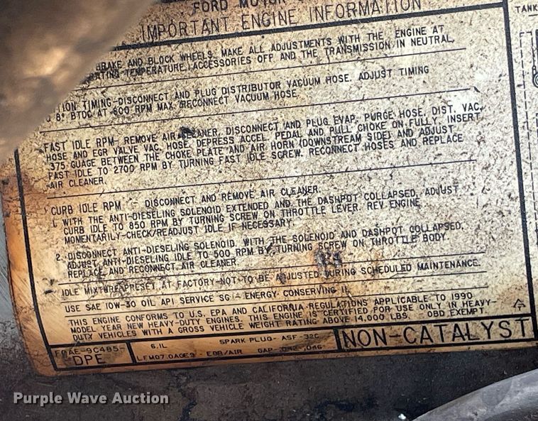 image for item LY9666 1990 Ford F600  fuel truck