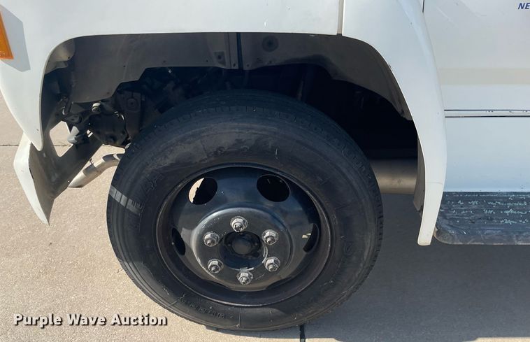 image for item LY9666 1990 Ford F600  fuel truck