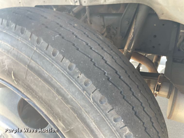 image for item LY9666 1990 Ford F600  fuel truck