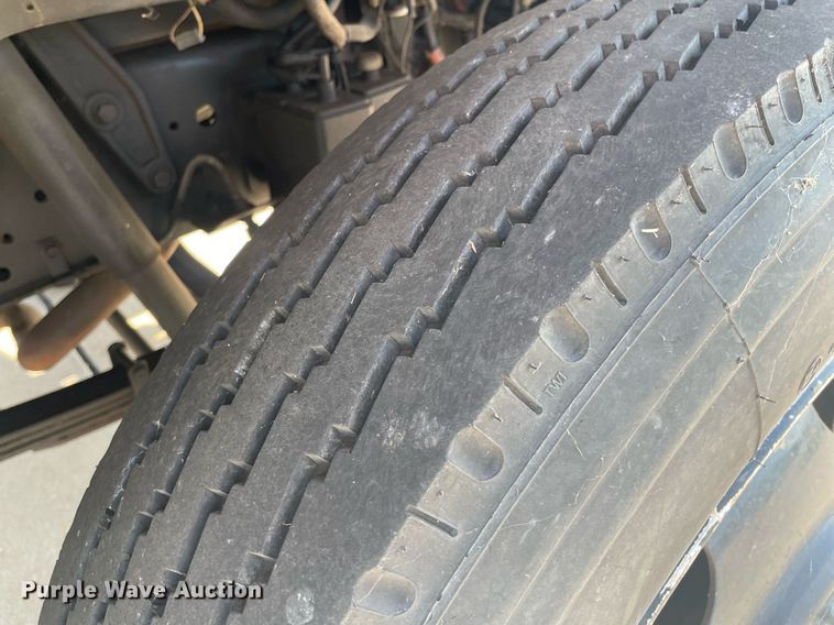 image for item LY9666 1990 Ford F600  fuel truck