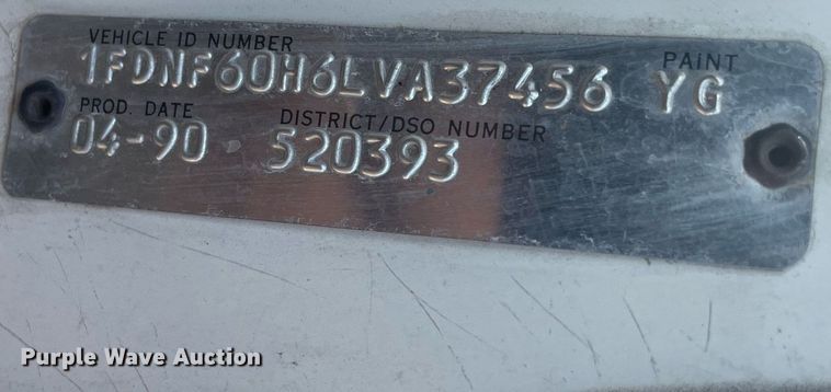 image for item LY9666 1990 Ford F600  fuel truck