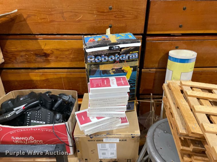 image for item LY9762 Office supplies and equipment