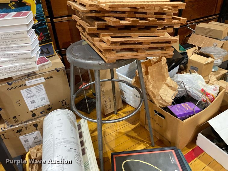 image for item LY9762 Office supplies and equipment