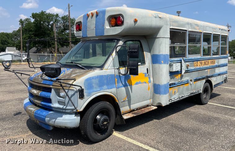 image for item LY9773 2000 Chevrolet Express G3500  school bus