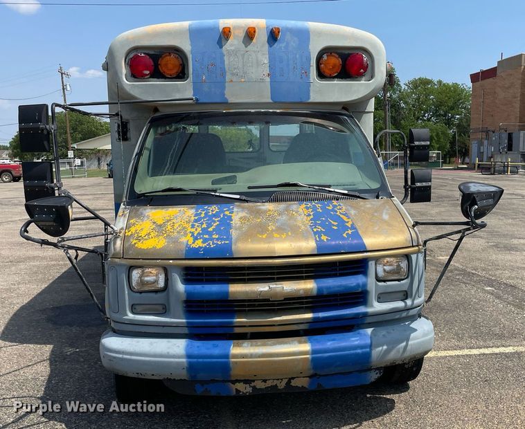 image for item LY9773 2000 Chevrolet Express G3500  school bus