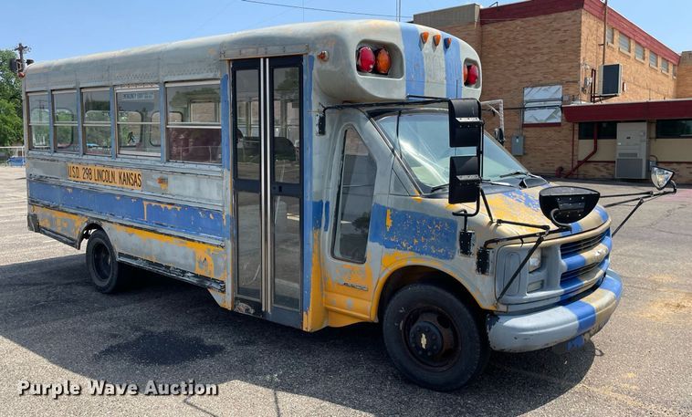 image for item LY9773 2000 Chevrolet Express G3500  school bus