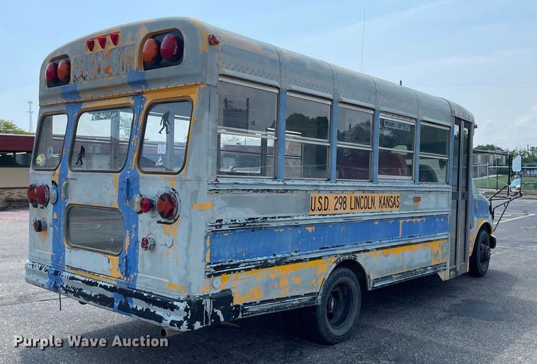 image for item LY9773 2000 Chevrolet Express G3500  school bus