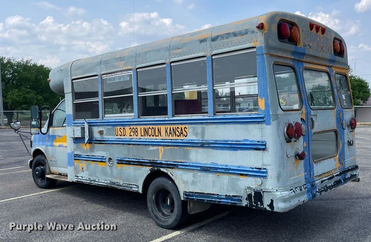 image for item LY9773 2000 Chevrolet Express G3500  school bus