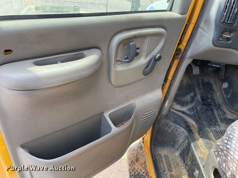 image for item LY9773 2000 Chevrolet Express G3500  school bus