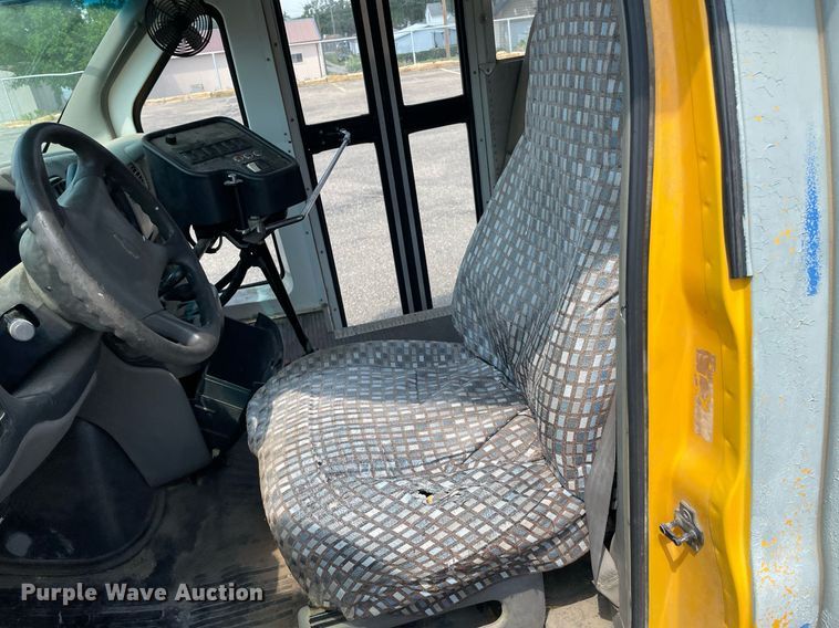 image for item LY9773 2000 Chevrolet Express G3500  school bus