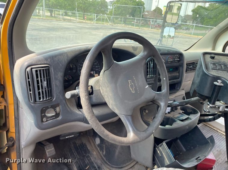 image for item LY9773 2000 Chevrolet Express G3500  school bus